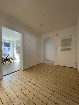 Renovierte, sehr schöne 3,5 Zimmer Wohnung mit Garage u. Stellplatz am Stadtgarten von Wattenscheid