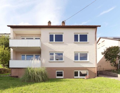 Familienfreundliches Mehrfamilienhaus mit Garten und Doppelgarage in Höfingen