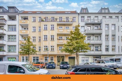 Helle, bezugsfreie Altbauwohnung mit Balkon im Herzen von Friedrichshain