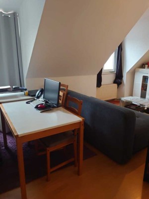 Gepflegte 2-Zimmer-DG-Wohnung mit Einbauküche in Zwingenberg