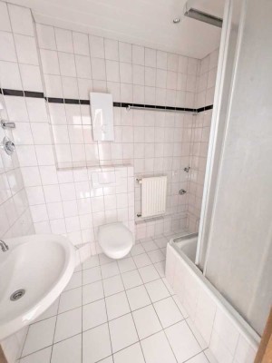 Flingern: Frisch sanierte 3-Zimmer-Wohnung mit Balkon