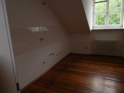 Stilvolle, gepflegte 1-Zimmer-Dachgeschosswohnung mit Balkon in Feldafing