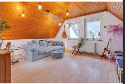 Exklusive 2-Zimmer-Dachgeschosswohnung mit Balkon und Einbauküche im Herzen von Ettlingen