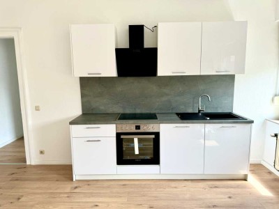 Modernisierte Wohnung mit Gartennutzung und Küche im ruhigen Hinterhof