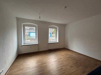 Helle 2-Zimmer-Wohnung mit Parkplatz zu vermieten!