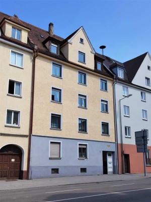 Zweitbezug nach Sanierung: Helle 2,5-Zimmer-Wohnung mit großem Balkon ins Grüne, im Zentrum Neu-Ulm