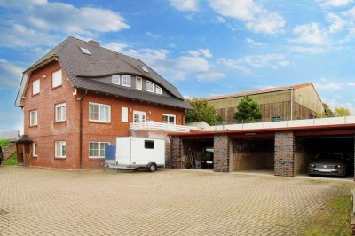 Eventhalle im Gewerbegebiet. Große Halle u. großes Wohnhaus mit Garten, Parkplätzen und Garagen