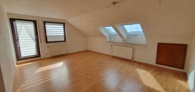 Helle 2-Zimmer DG Wohnung in Ditzingen