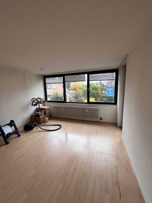 Helle 2-Zimmer-Wohnung mit Balkon im 2. OG in Nürnberg-Tullnau