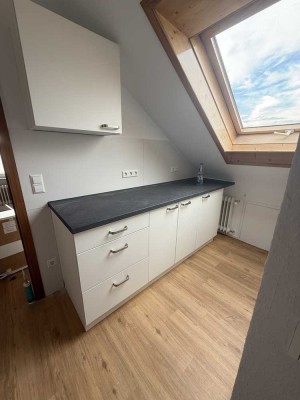 Erstbezug nach Kernsanierung. DG Wohnung 3 Zimmer mit Küche