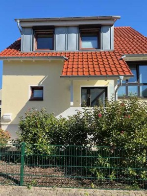 Wärmegedämmtes, gepflegtes Einfamilienhaus/DHH