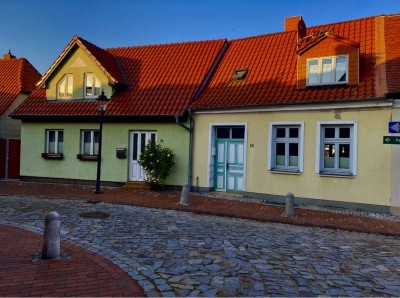 Geräumiges, preiswertes Doppelhaus  in Ribnitz-Damgarten mit unterkellerter Garage