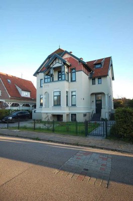 Einzigartige drei Zimmer Altbau-Wohnung im Zenrum von Pinneberg