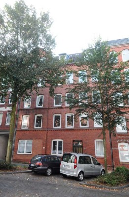 Schöne 2 Zimmer "Altbauwohnung" in ruhiger Seitenstraße komplett saniert