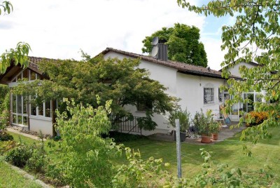 Bungalow auf großem Grundstück mit vielfältigen Gestaltungsmöglichkeiten