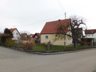 Vermietetes , kleines Haus in Großaitingen auf großem Grundstück.