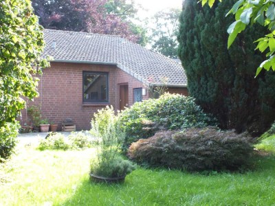 Leben auf 2 Ebenen mit zauberhaftem Garten