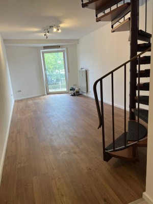 Erstbezug nach Sanierung mit Einbauküche: Geschmackvolle 2-Zimmer-Maisonette-Wohnung