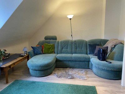 Moderne DG-Wohnung, 2 RKDB, komplett möbliert, Tageslichtbad!