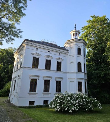 Großzügige, helle 3-Raum-Wohnung in herrschaftlicher Traumvilla am Stadtpark