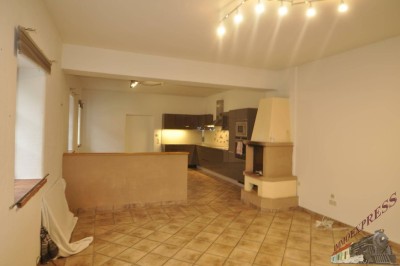 Großzügig angelegte Wohnung in Pressbaum mit Pergola, Pool und großem Garten