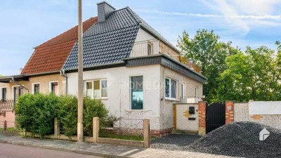 Fast am Wasser: DHH mit Dachterrasse und Kamin | Großes Grundstück | Außenpool | Idyllische Lage