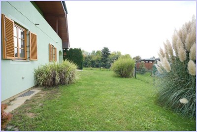 Sanierte schöne Gartenwohnung. 73m² ruhige Lage.1 WZ, 1 SZ, neues Bad, Küche, Keller, Parkplatz.