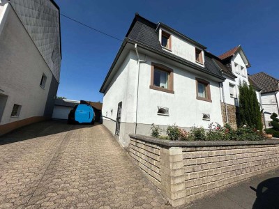 Heusweiler-OT, gepflegtes 1-FH,  5 ZKB, Garage, Garten