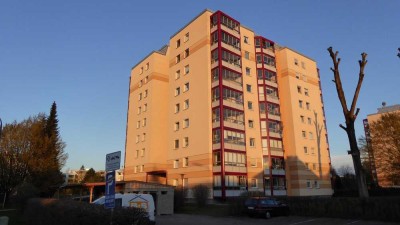 Sonnige 3-Zimmer-Wohnung mit Balkon in Germering mit großem verglasten West-Balkon (Loggia)