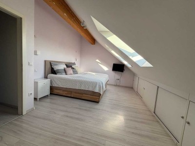 Stilvolle, modernisierte 3-Zimmer-Maisonette-Wohnung mit geh. Innenausstattung mit EBK in Karlsruhe