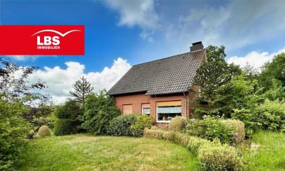 Charmantes Einfamilienhaus mit großem Grundstück