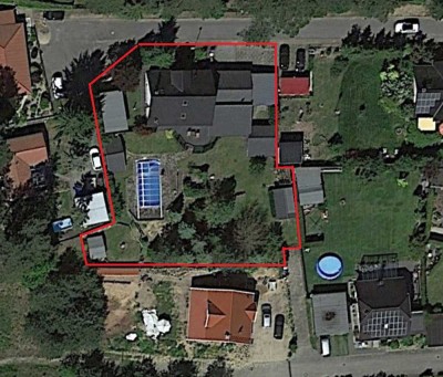 Einfamilienhaus (159m²) mit Pool, Sauna, Kamin und großem Garten (1.405m²).