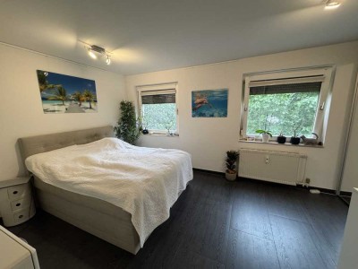 Stilvolle, renovierte Maisonettewohnung mit Loggia, inkl. Tiefgaragenstellplatz in Köln Junkersdorf