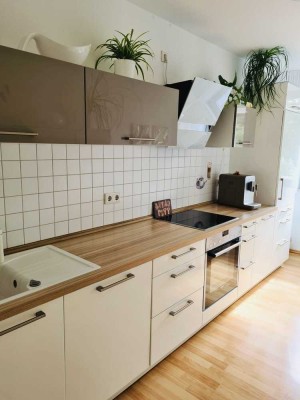 Neuwertige 2-Raum-Wohnung mit Südwest-Loggia und hochwertiger Einbauküche in Erfurt-Altstadt