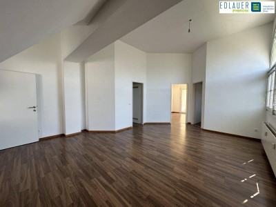 Moderne Dachgeschoßwohnung mit Terrasse und Loggia!