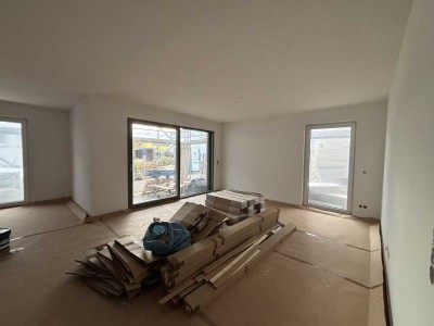 Erstbezug: 3 Zi.-Whg. mit Einbauküche und umlaufenden Garten in Taufkirchen (nahe S-Bahn)