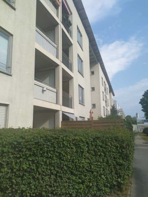 Exklusive 2-Zimmer-Wohnung mit Balkon und Einbauküche in Schönefeld