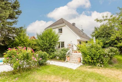 Stilvolles Architektenhaus mit Pool und Gartenparadies