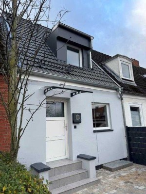 Reihenmittelhaus mit EBK, Garten, Erstbezug, drei Etagen