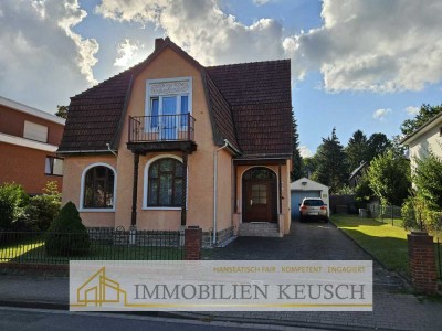Preis deutlich reduziert ! Große Stadtvilla mit viel Platz & Potenzial, sehr großer & ruhiger Garten