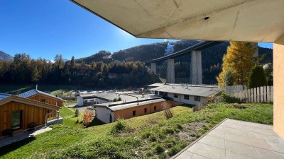 Moderne Neubau-3-Zimmer-Wohnung mit Garten und Carport inkl. PV-Anlage!