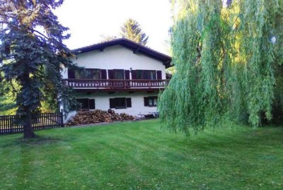 LANDHAUSVILLA - ALLEINLAGE - 40 000m² incl. Nebengebäuden