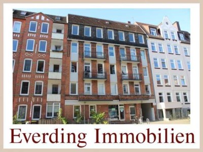 2,5-Zimmer-Altbau-Wohnung mit Süd-Balkon