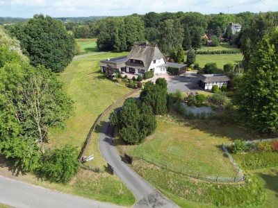 Reetdach-Anwesen in schöner Ortsrandlage von Ramelsloh