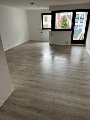 Erstbezug nach Sanierung: schöne 2-Zimmer-Wohnung mit EBK und Balkon in Böblingen