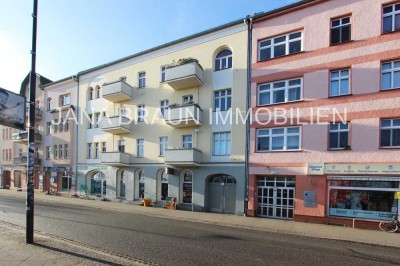 schöne 3 Zimmer-Wohnung mit Einbauküche und Balkon am S-Bahnhof