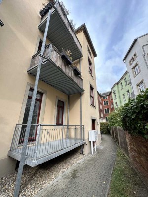 DIE GEMÜTLICHE... MIT BALKON, BAD MIT FENSTER, SCHLAFRAUM MIT ANKLEIDE, ABSTELLR. FÜR DEN WA