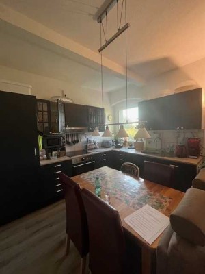 geräumige 3-Zimmer-Wohnung mit Einbauküche!