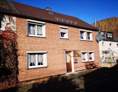 Bezugsfertige Doppelhaushälfte auf großzügigem Grundstück in zentraler Lage von Daaden-Biersdorf