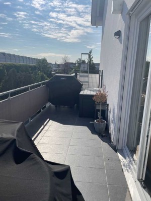 Schöne 2,5 Zimmer- Maisonette- Wohnung mit großen Balkon und KfZ- Stellplatz
